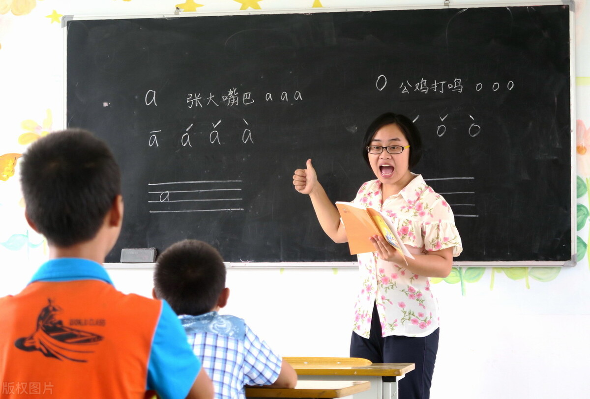 8月份开始, 三个铁饭碗陆续开始招人, 大专可报, 偏向女生