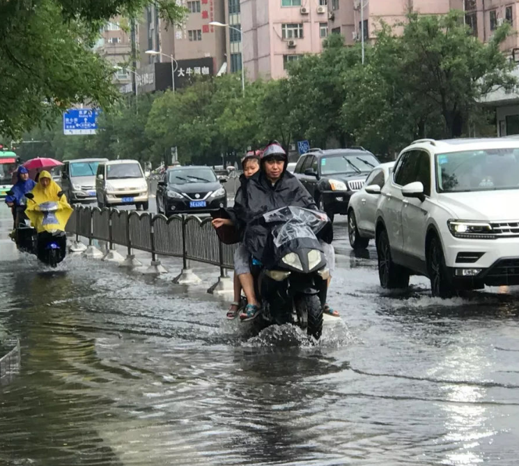 河南强降雨受灾后, 清华毕业学生说了不当言论, 单位直接把他开除