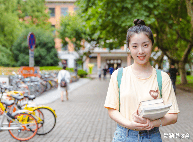 大一新生开学要不要带“笔记本”? 过来人给你建议, 避免“吃亏”