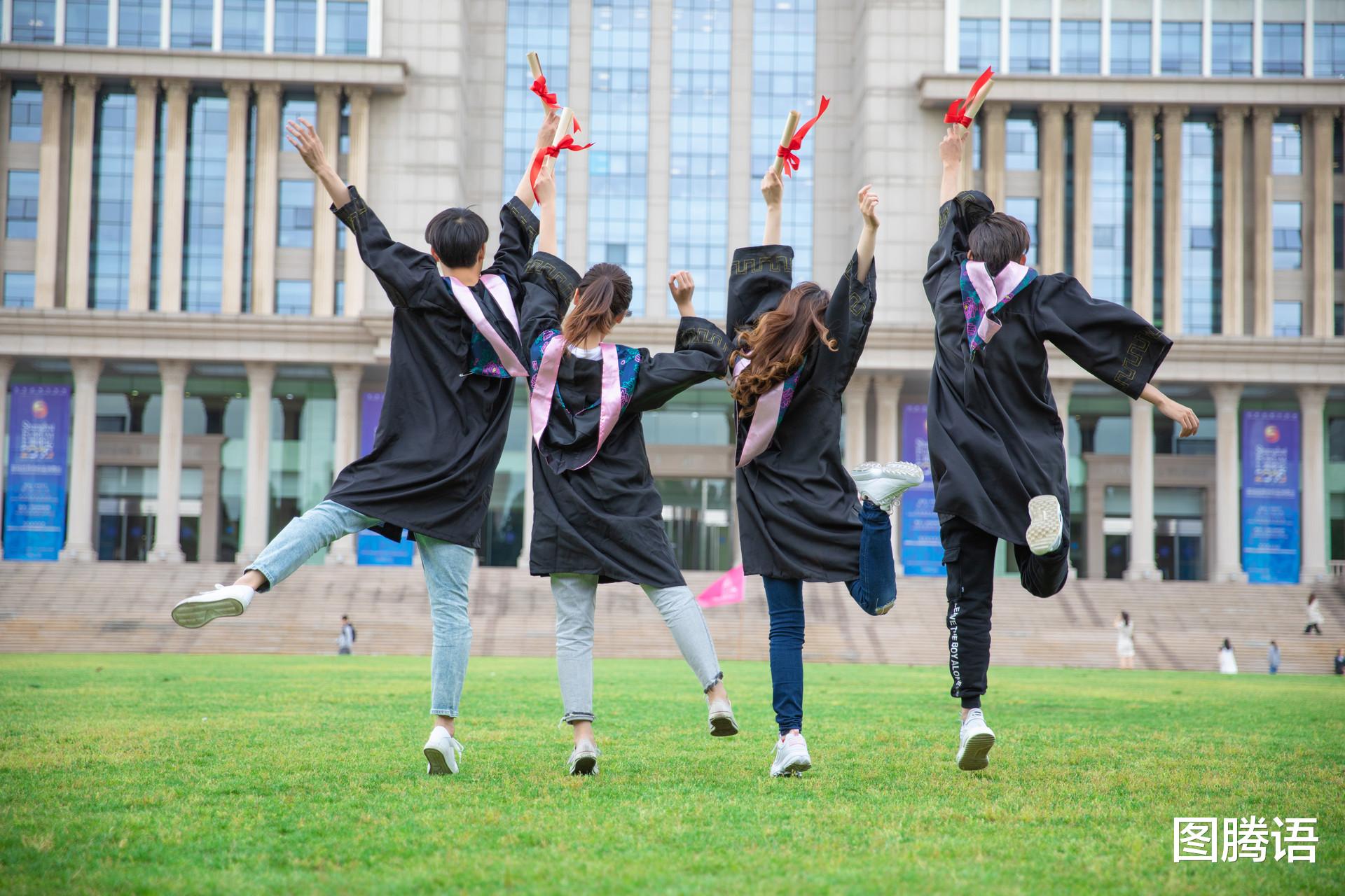 大学开学, 家长该不该陪新生报到?