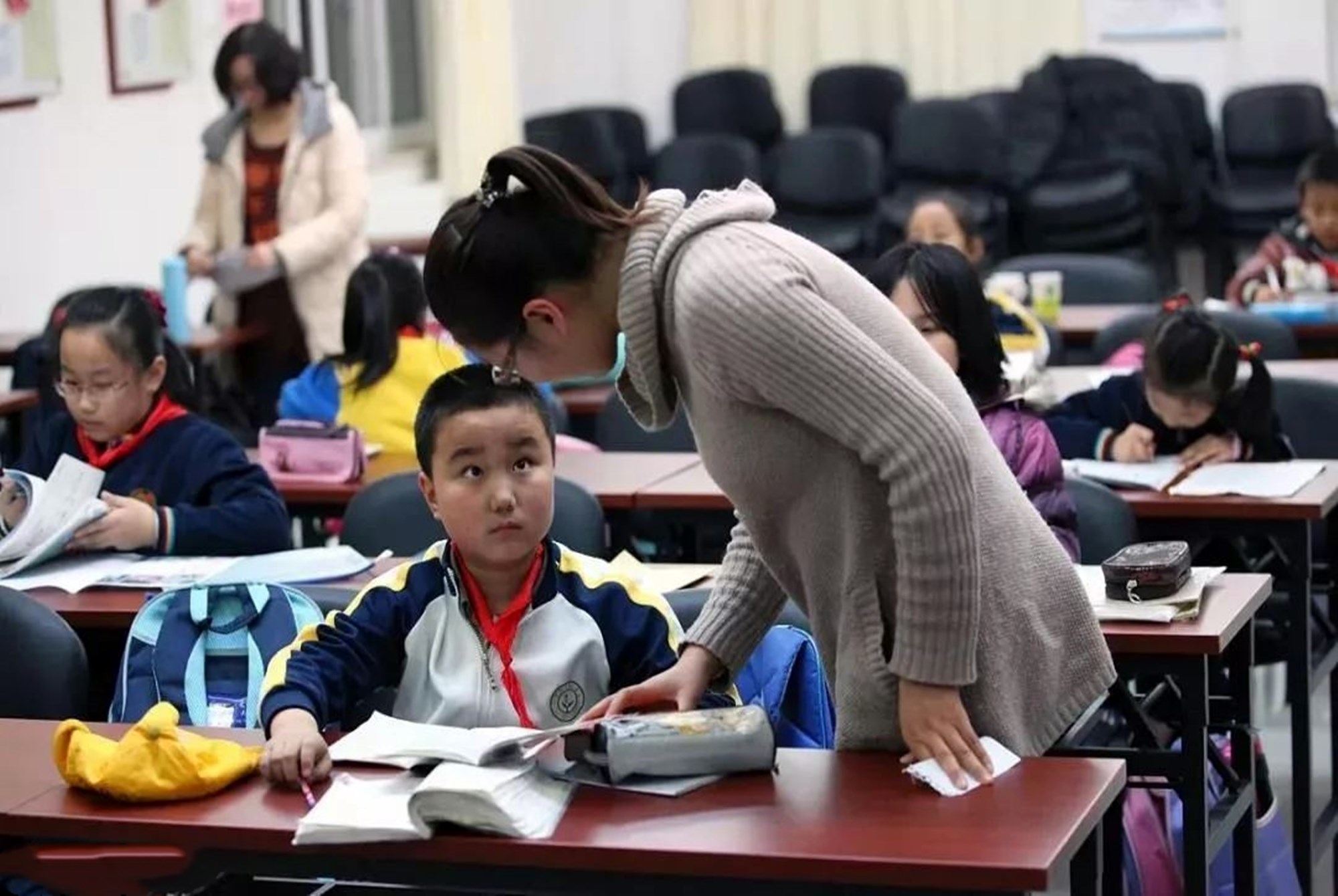 补习班被禁止后, 又流行一种新的“补习模式”, 家长更是愁眉苦脸