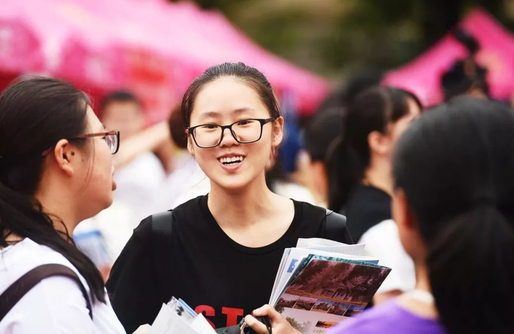 7月至8月期间, 要留意接听陌生电话, 可能是考生的“录取机会”