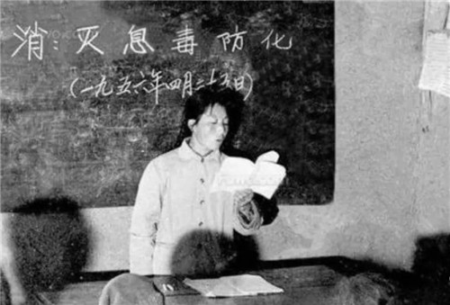 1950年, 学生说老师读错“荼”字, 老师为面子狡辩, 人民日报怒批