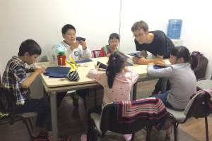 上海新规: 小学期末不再考英语, 本以为一片叫好, 却引来众人非议
