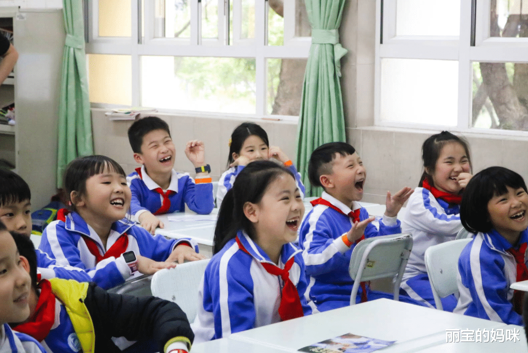 孩子从小奖状贴满墙, 家长却面露愁容: 也不知道能不能考上大学