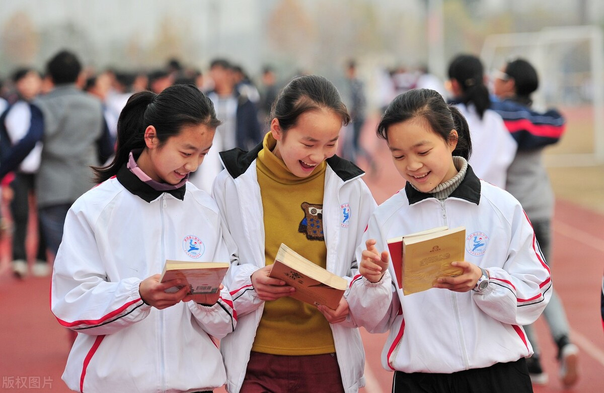 小学生作文《小姨》火了, 完美暴露小姨缺点, 小姨: 嫁不出去怪你