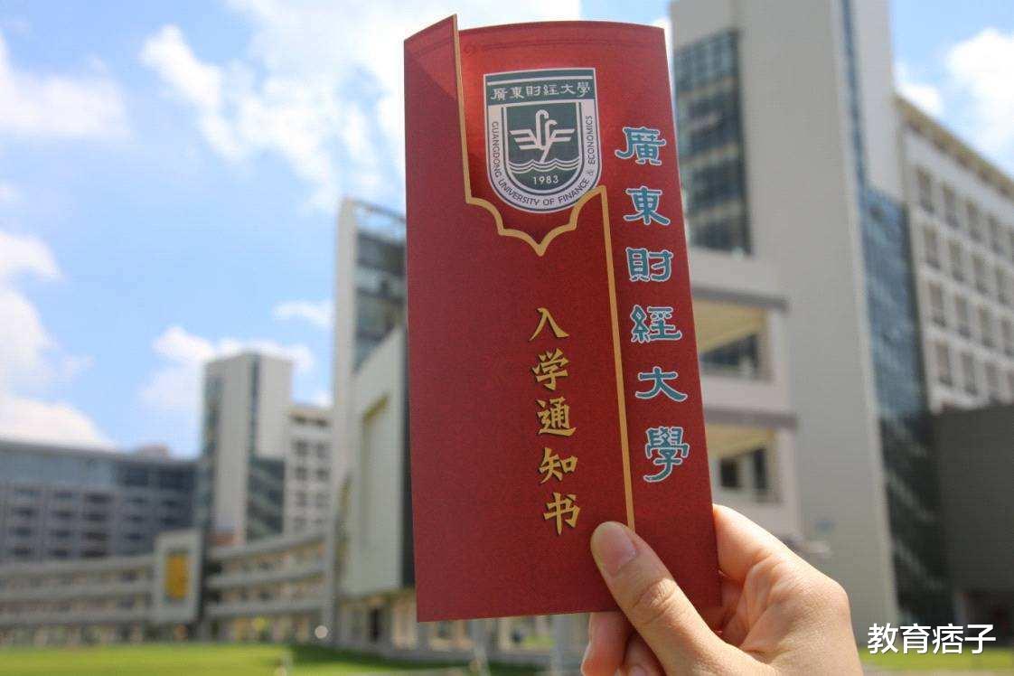 广东一高校虚假宣传, 承诺高额奖学金开学后便取消, 学生家长欲哭无门!