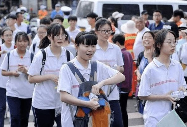 
生不适合住校, 不利于提高学习成绩, 班主任说出真实原因