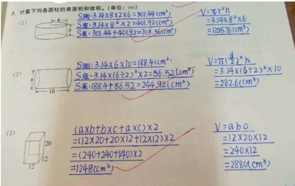 小学生神仙字体走红, 老师看后自愧不如, 网友: 仿佛吃了打印机