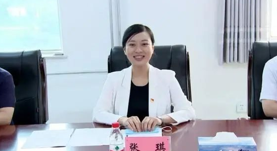 34岁女博士当选县长, 城市规划专业出身, 网友: 颜值实力双爆表