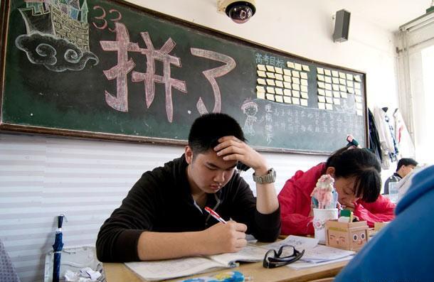 高三确诊抑郁症休学在家几个月没有学习, 不想面对高考, 不想面对学校, 想去自考可行吗?