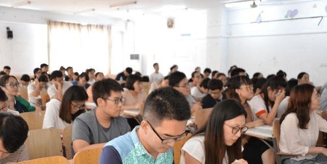 研究生复试“潜规则”, 导师讨厌4类学生, 直言成绩再好也不收