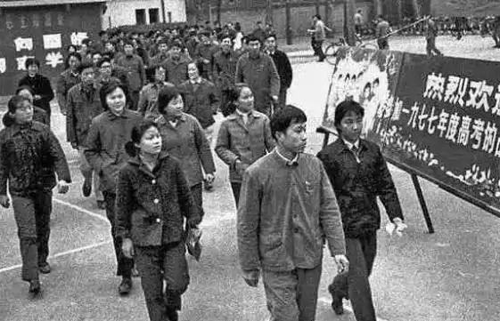 1977年的高考试卷曝光, 试题有多“简单”? 现在的小学生都会做