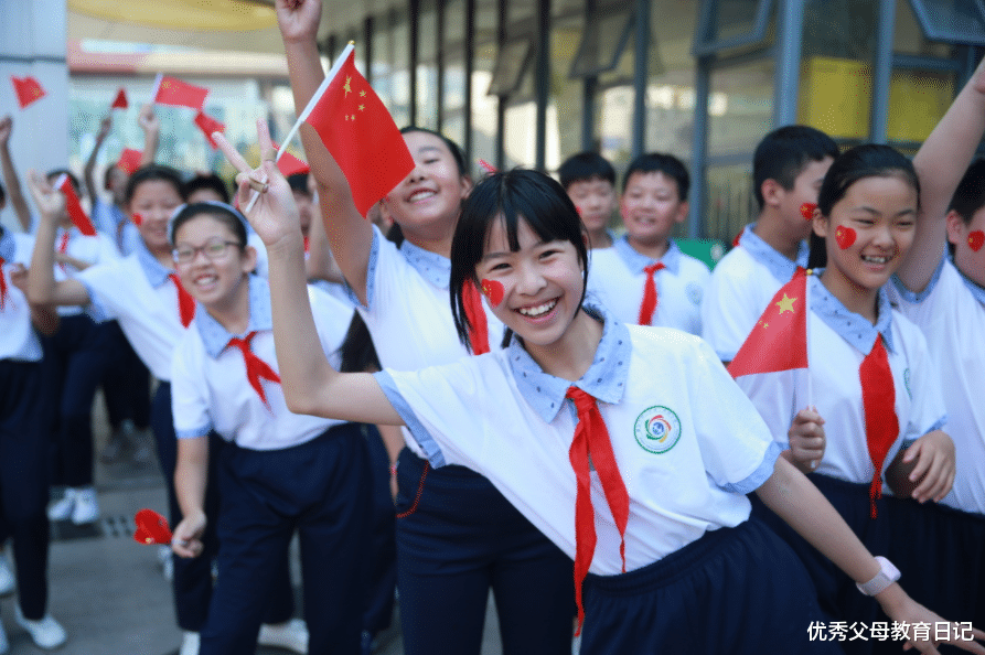 有关部门发布通知, 中小学将不再使用境外教材, 英语是最惨科目