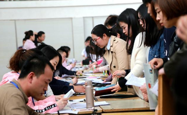 高校取消事业编, 不代表大学老师铁饭碗不存在, 难怪梅桢也想入行