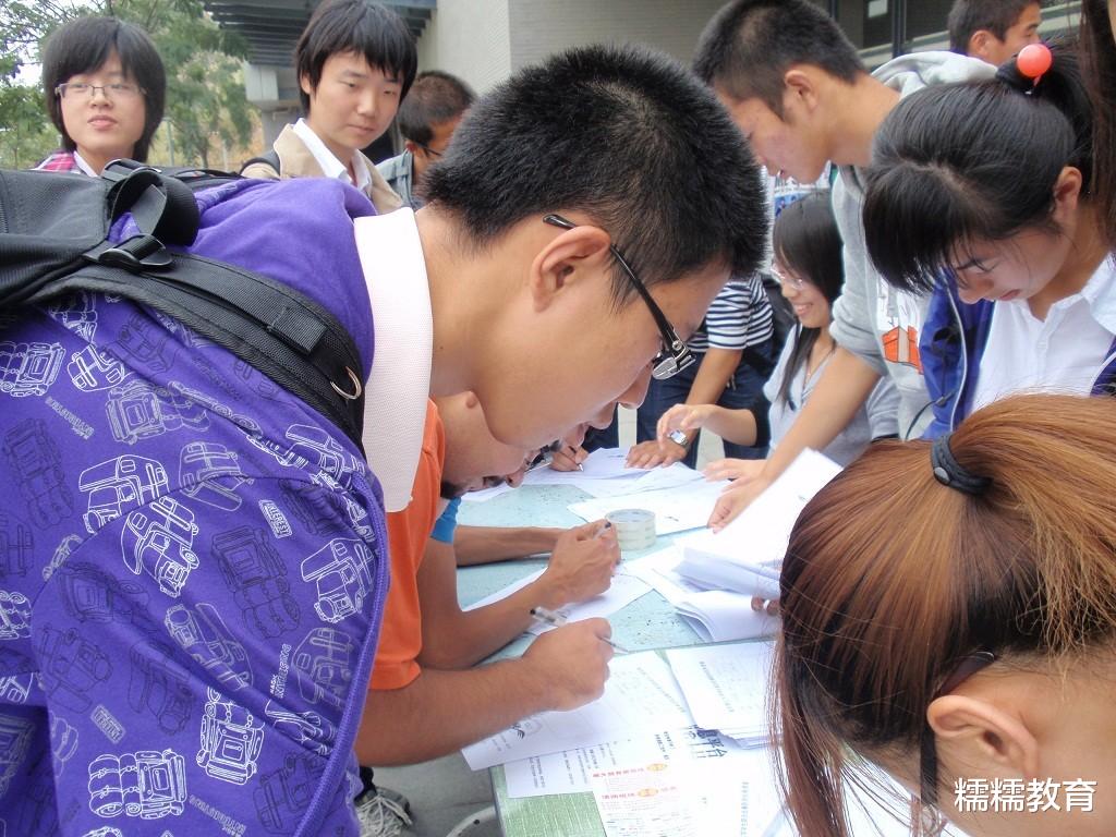 寒暑假打工热潮, 学生为挣零花钱成为主力军队, 踏实肯干是重点