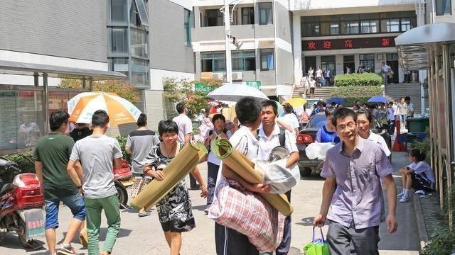 高考后才知道, 高中三年“住校”和“不住校”的区别, 不止一点点