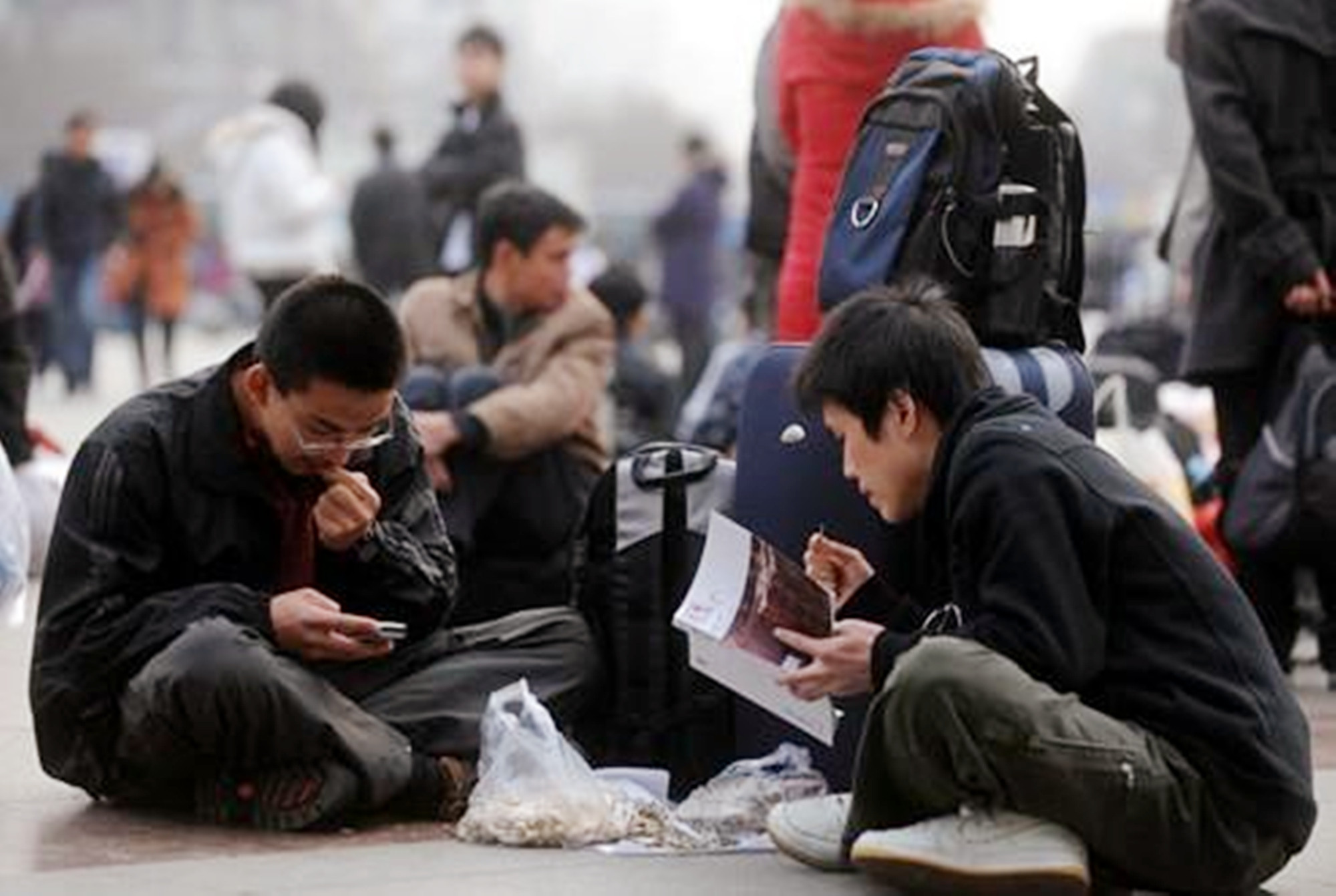 “不读书, 真会吃亏! ”流水线上的辍学学子, 感悟发人深省