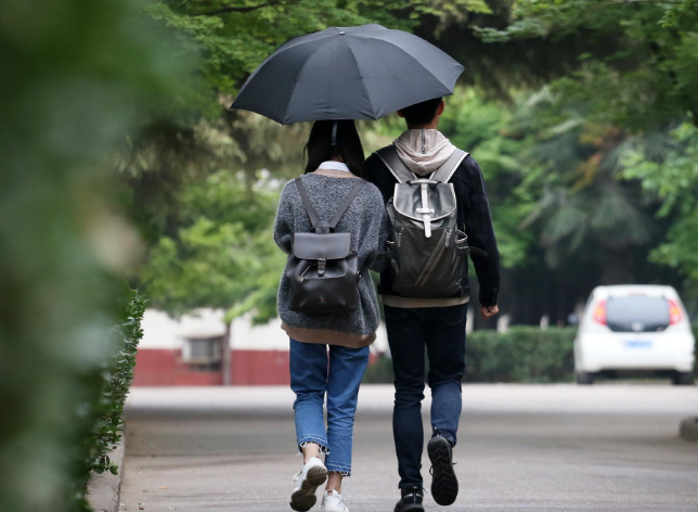 女大学生“怀孕”现象频发, 大三学姐说出缘由, 学生别不当回事