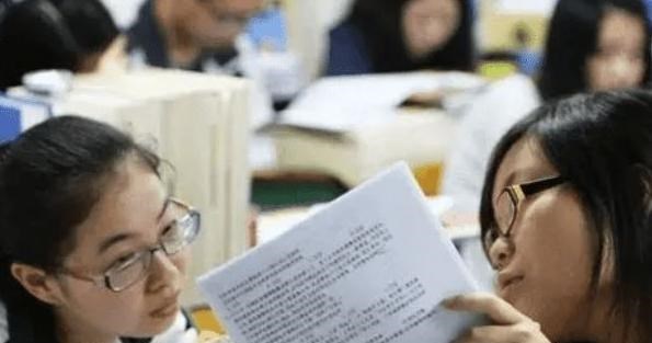 学生党迎来好消息, 英语被部分省份“踢出”期末考, 终于轻松了