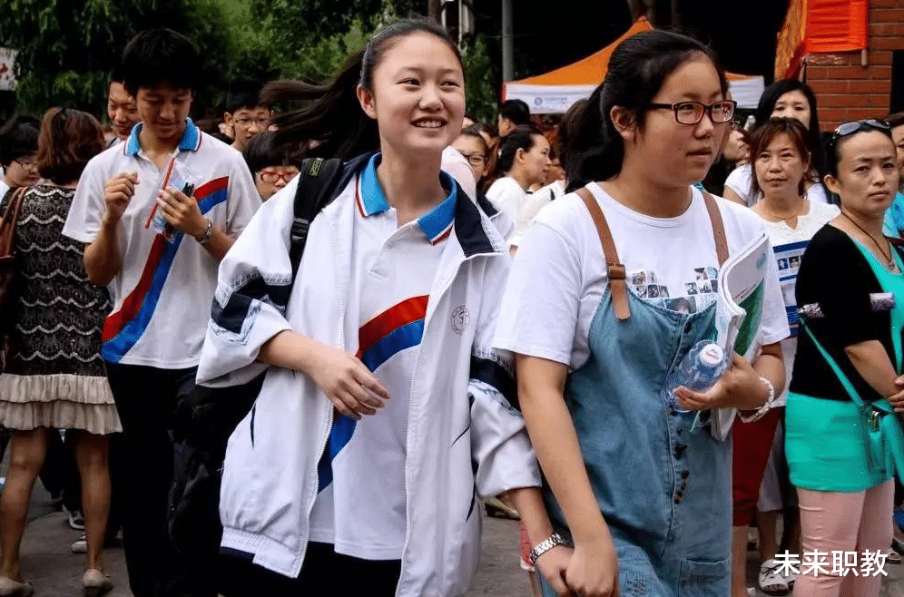 中考落榜后, 为什么越来越多的学生选择职业高中, 放弃私立高中?