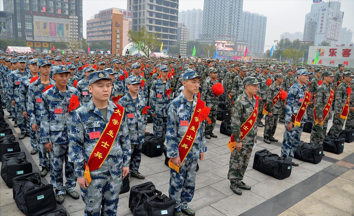 专科大二和本科大三去当兵, 都有哪些“优势”和“劣势”?