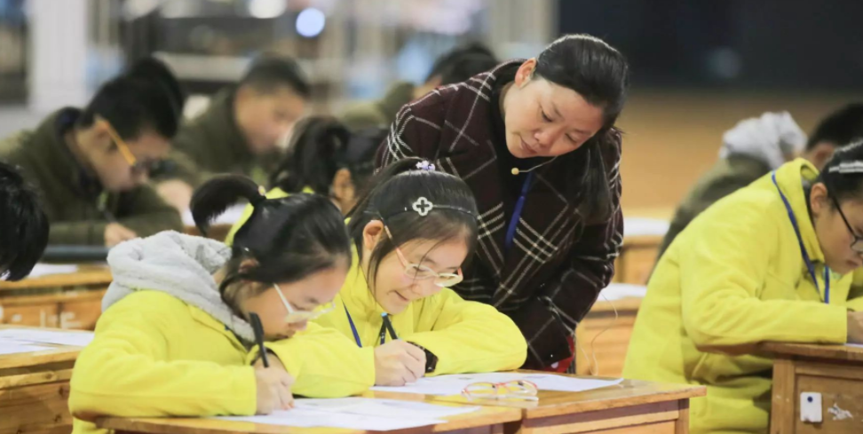 “教师轮岗制”启动，一劳永逸将成过去式，师范生却满面愁容