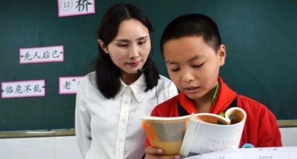 中小学“高级”和“一级”教师, 工资差距有多大? 不是一星半点