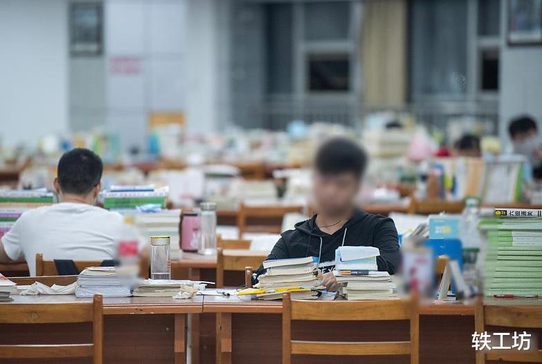 拼过了高考, 却输在了大学? 若想远离失败, 要狠心做到“3不碰”