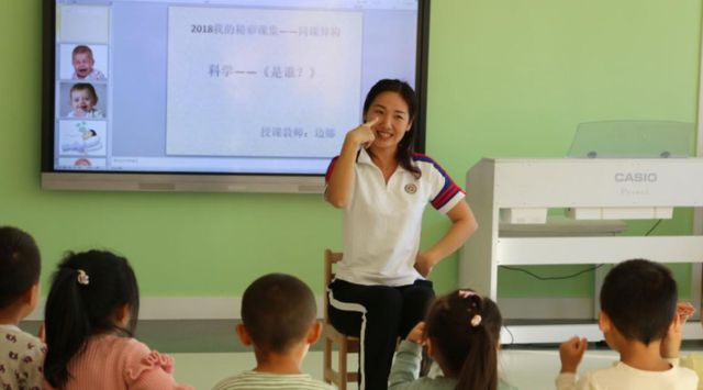 幼师晒工资条诉苦工资低,不料引发家长不满,冷嘲热讽幼师