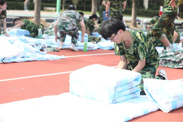 习惯成就人生--记合肥八中高一新生内务整理比赛