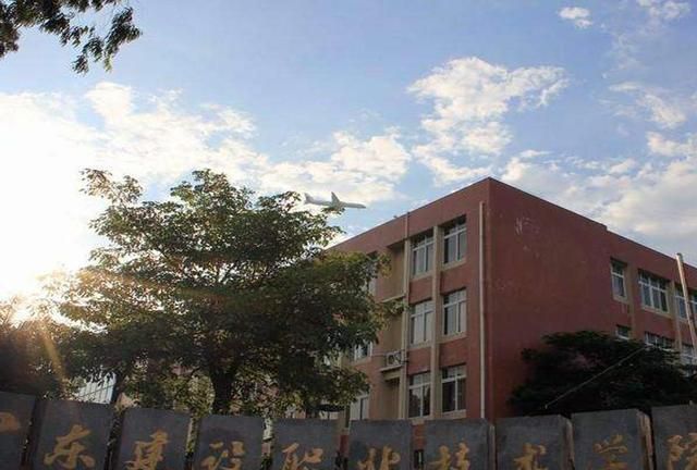 新兴职业技术大学,分数低却无人报考,考生宁愿复读