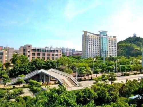 分数低选这3所大学, 行业背景深厚就业质量好, 低分生照样逆袭