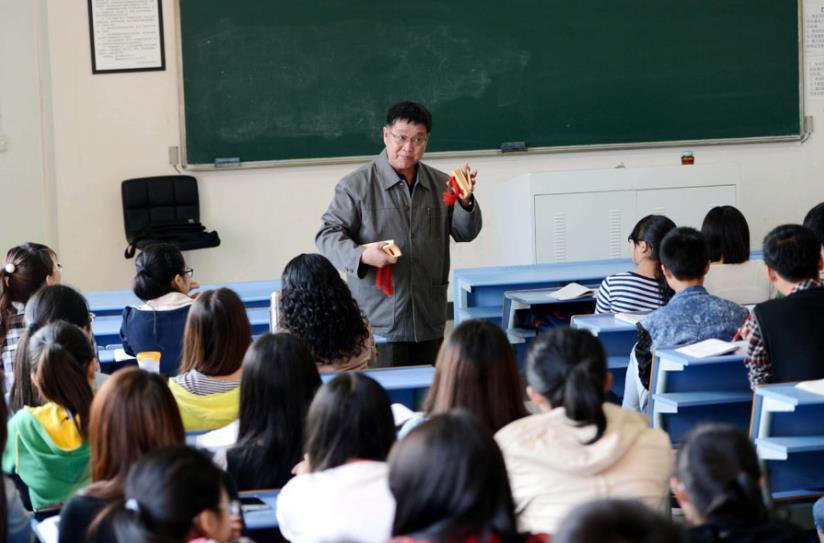 民办二本和公办二本该如何选择? 学生要注意细节, 谨防“踩坑”