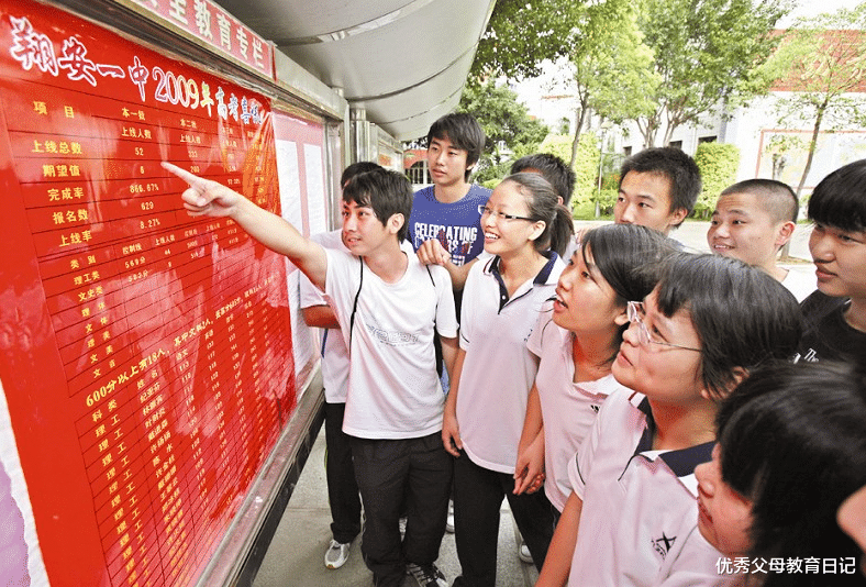 博士毕业后变身啃老族, 蜗居农村不肯工作, 父母: 后悔供他上大学