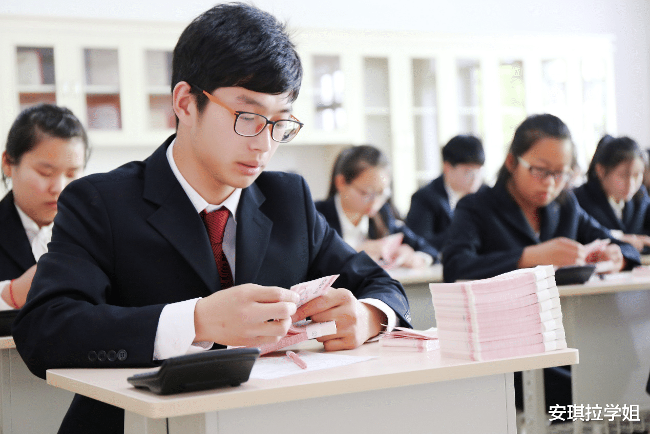 4个专业的同学要注意, 即便是热门专业, 但也逃不过就业难题