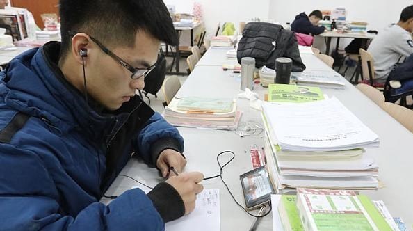 西安交大保研生放弃“推免”, 老师将其上报教育部, 扬言追究到底