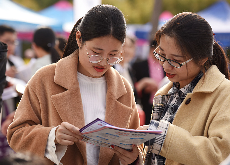 月薪过万的人究竟有多少？毕业5年的985学姐说出答案，难以置信