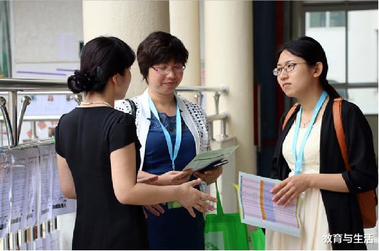 老师电话家访学生作业遭家长怒怼, 老师无言以对