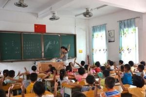 深圳家长批评月考分重点班, 乡镇小学考试成绩10分, 其实已被分流