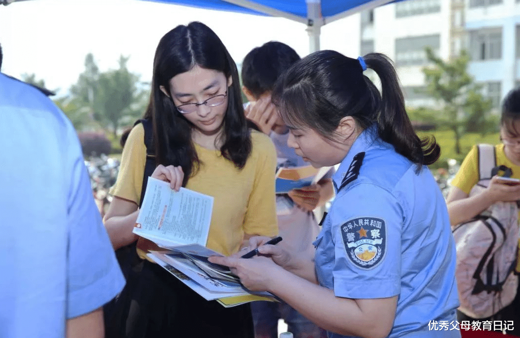 去外地上大学需不需要迁户口, 别等毕业才知道, 聪明学生早有准备