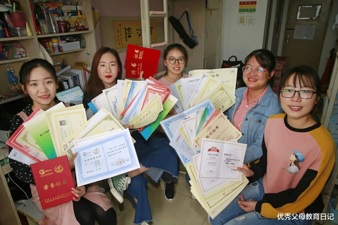 “不在乎那点钱”, 大学生误解奖学金“真意”, 毕业前明白还不晚