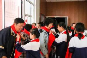 城阳区白云山学校承办青岛市教育局庆祝重阳节活动