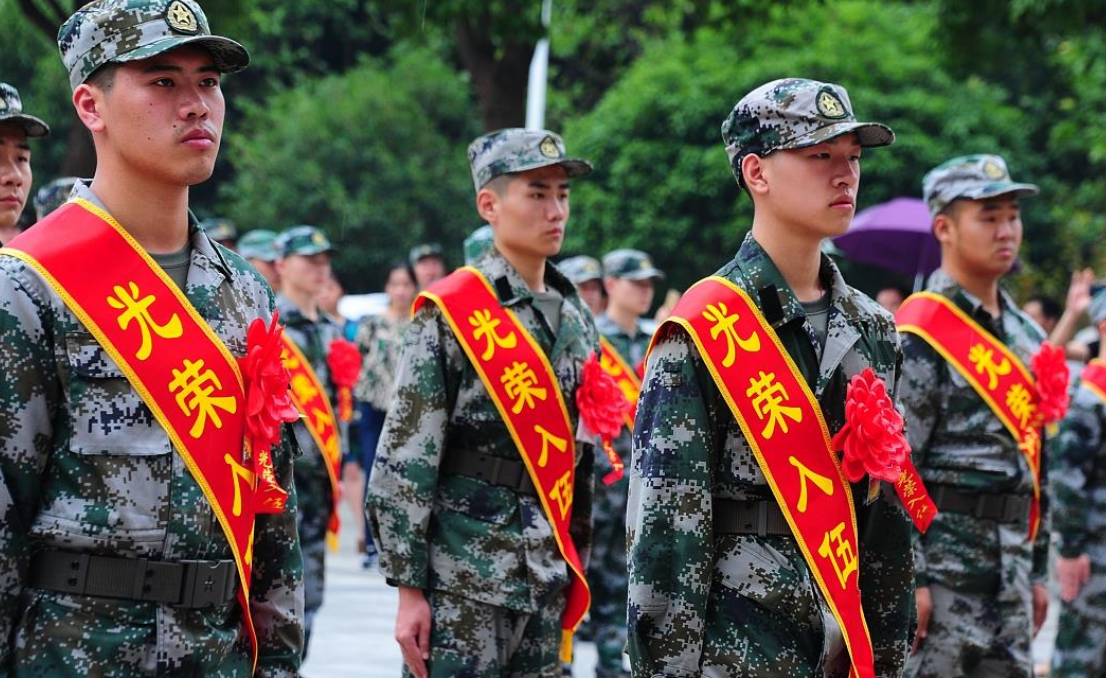 大学生应征入伍的好处有很多! 一般人不知道, 你心动了吗?