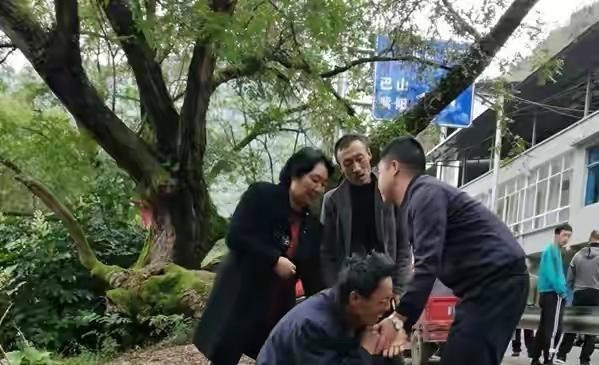 重庆一31岁中学教师疑因扣发工资坠河, 老教师: 这点事还看不透?