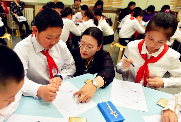 “爱情能帮助学习”, 小学生写换座“申请书”, 老师看后哭笑不得