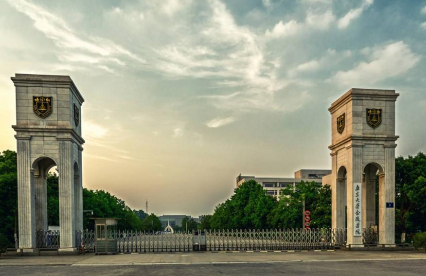 心酸, 南京大学金陵学院终止办学, 最后一届在校生是什么体验?