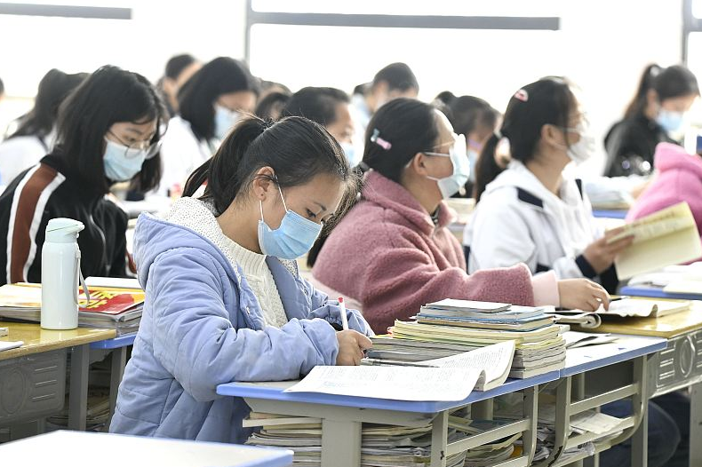 高考后才知道, 在高中“掉队”的初中学霸, 并非是因为智力不足