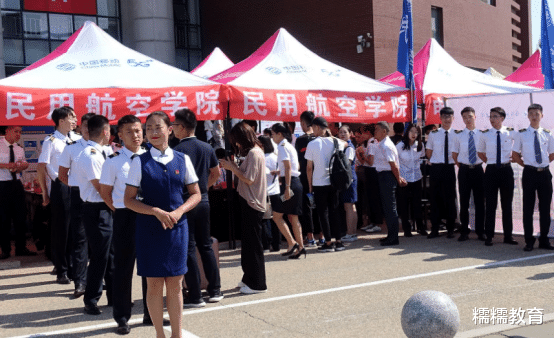 分数线不高的三所大学, 高考生抢着报名, 毕业有机会拿到铁饭碗