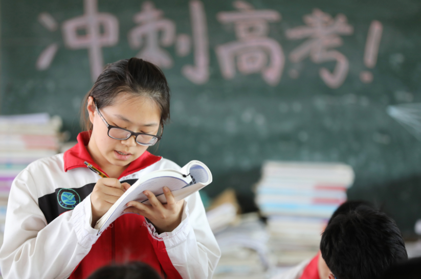 高考增加身份限制，部分学生将无缘高考，即使成绩再好也不行